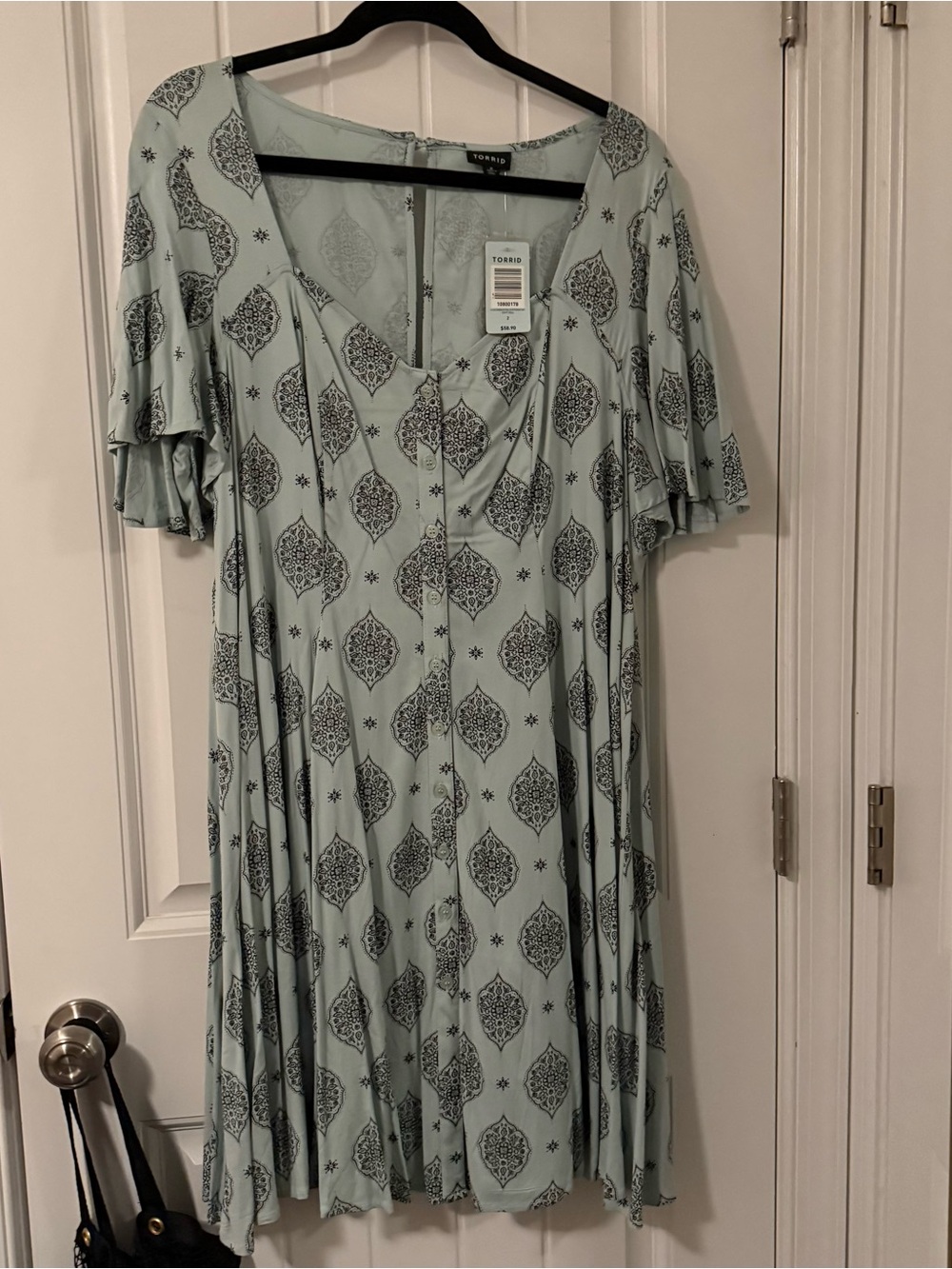 nwt waist flattering dress